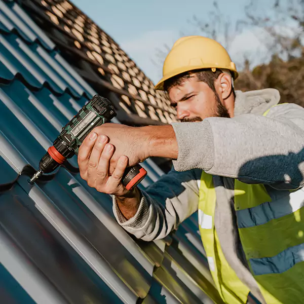 Why Wheeling Homeowners Choose Wheeling Roofing Contractors for Steel Roof Repair Service?